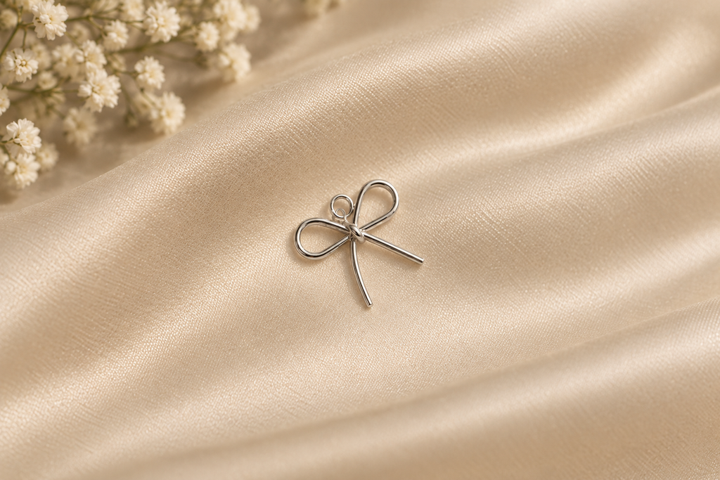 Bow charm